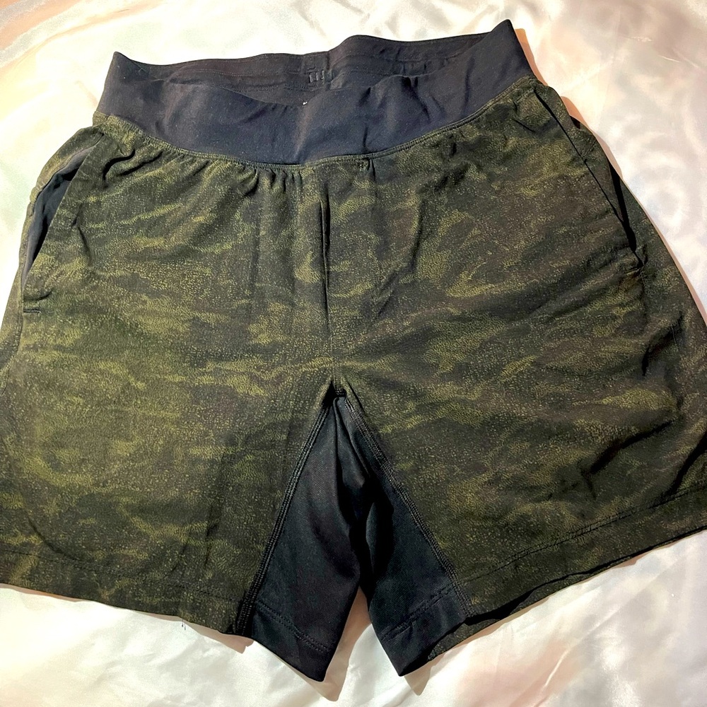 Lululemon men’s camo shorts